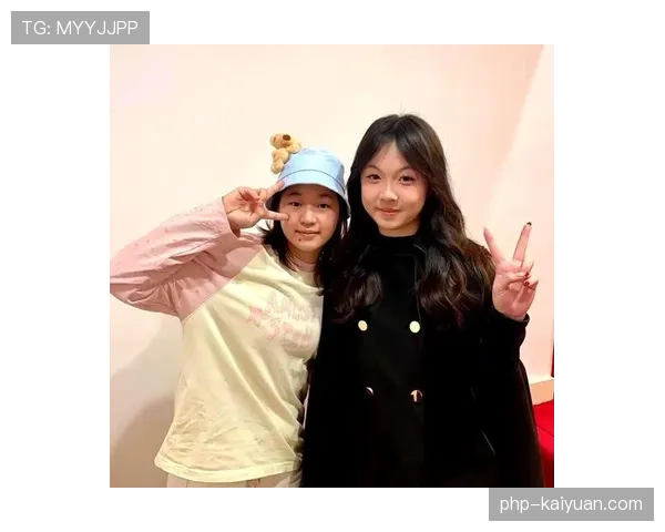 全红婵手拎名牌去菜市场，这画面让我怀疑她是奥运冠军还是富豪继承人