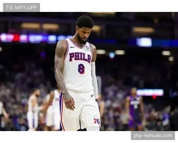 保罗·乔治家的冰箱里只有鸡胸肉和蛋白粉，连瓶可乐都找不到